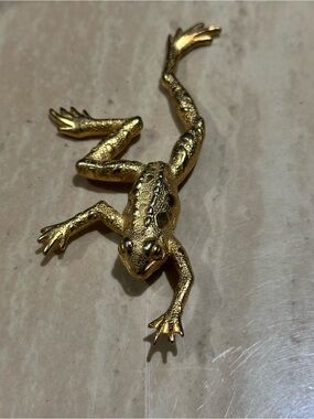 Gold Frog Terrarium Accent Figurine for Reptile Displays